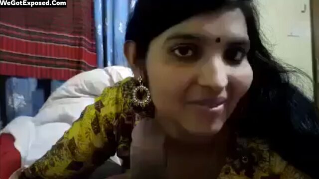 Beautiful Bihari Bhabhi sucking cock of her lover, HD Audio