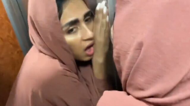 Horny Arab hijab girl quick blowjob and fucking inside lift, viral video